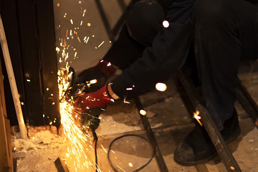 servicios de carpintero metálico en Rocafort