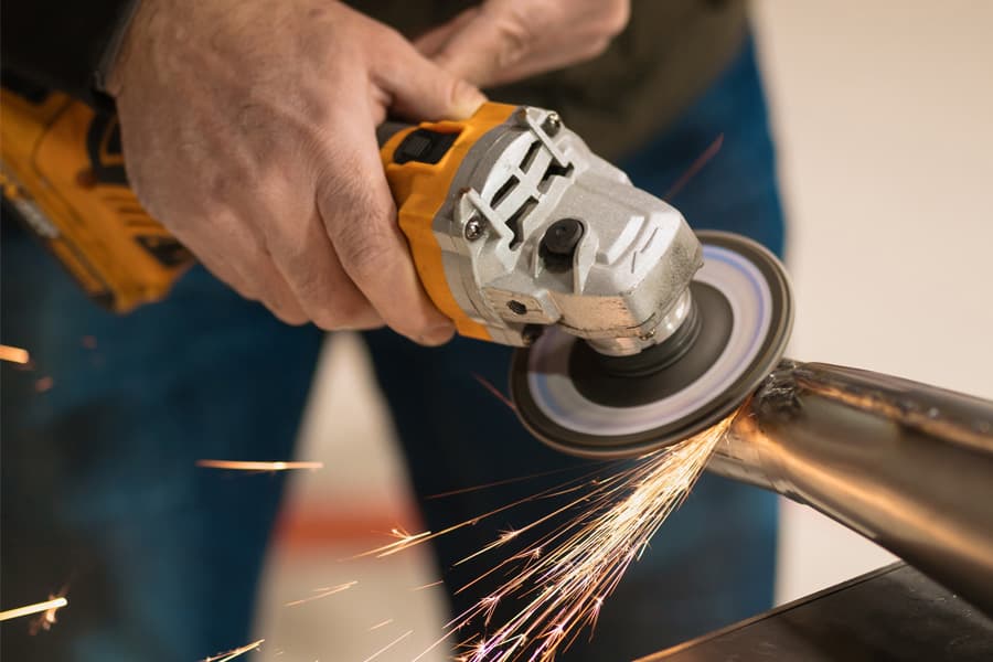 trabajos de carpintería metálica en Foios