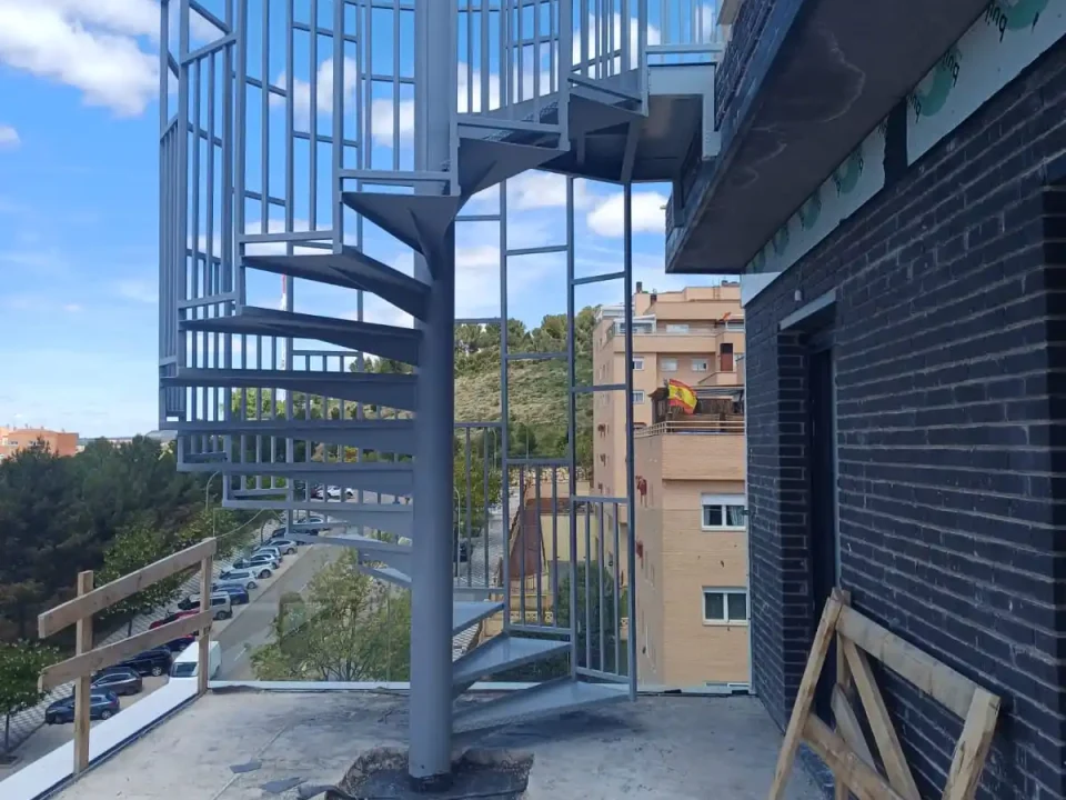 escalera caracol grandes dimensiones